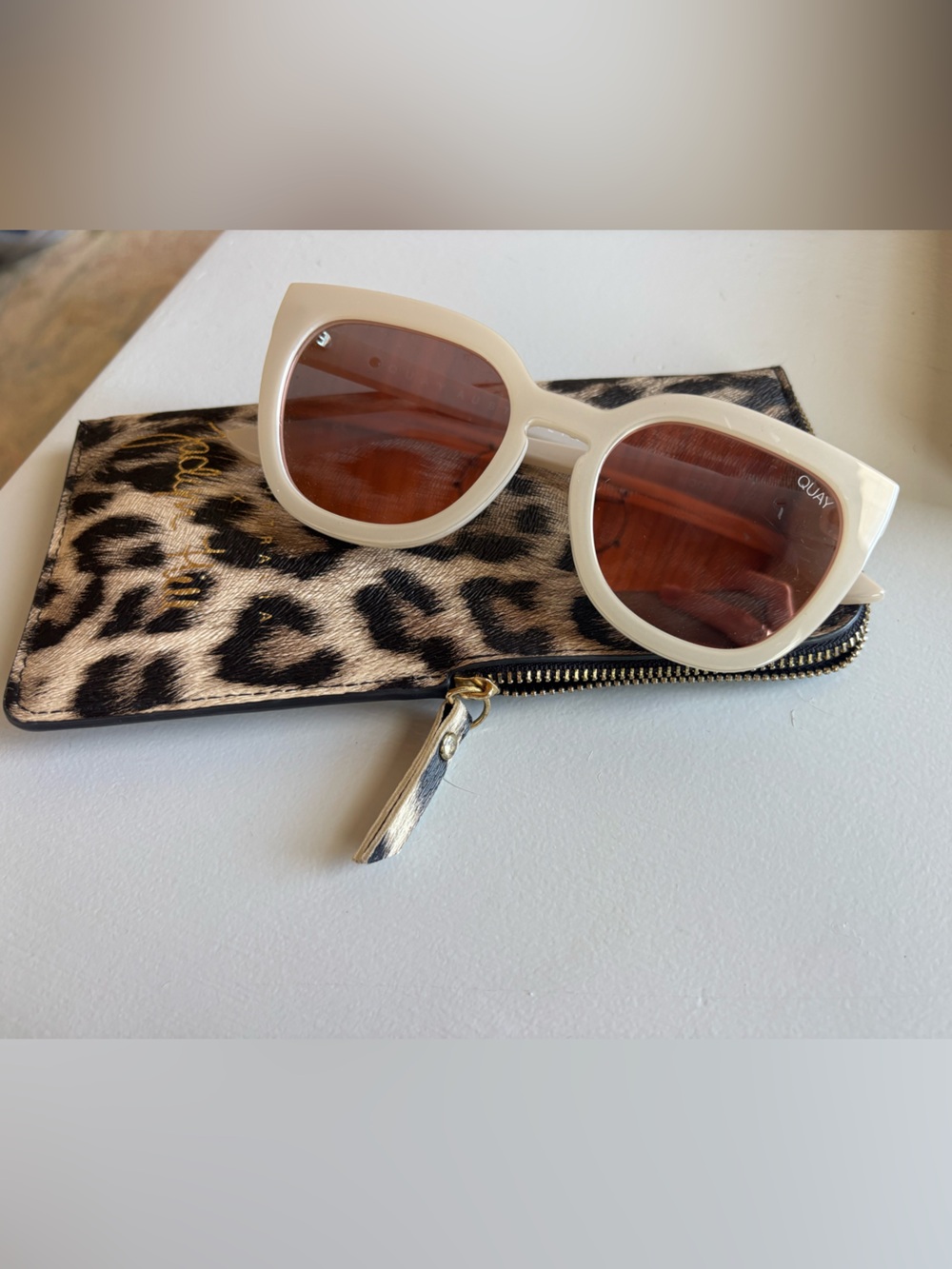 QUAY white and pink reflective sunglasses